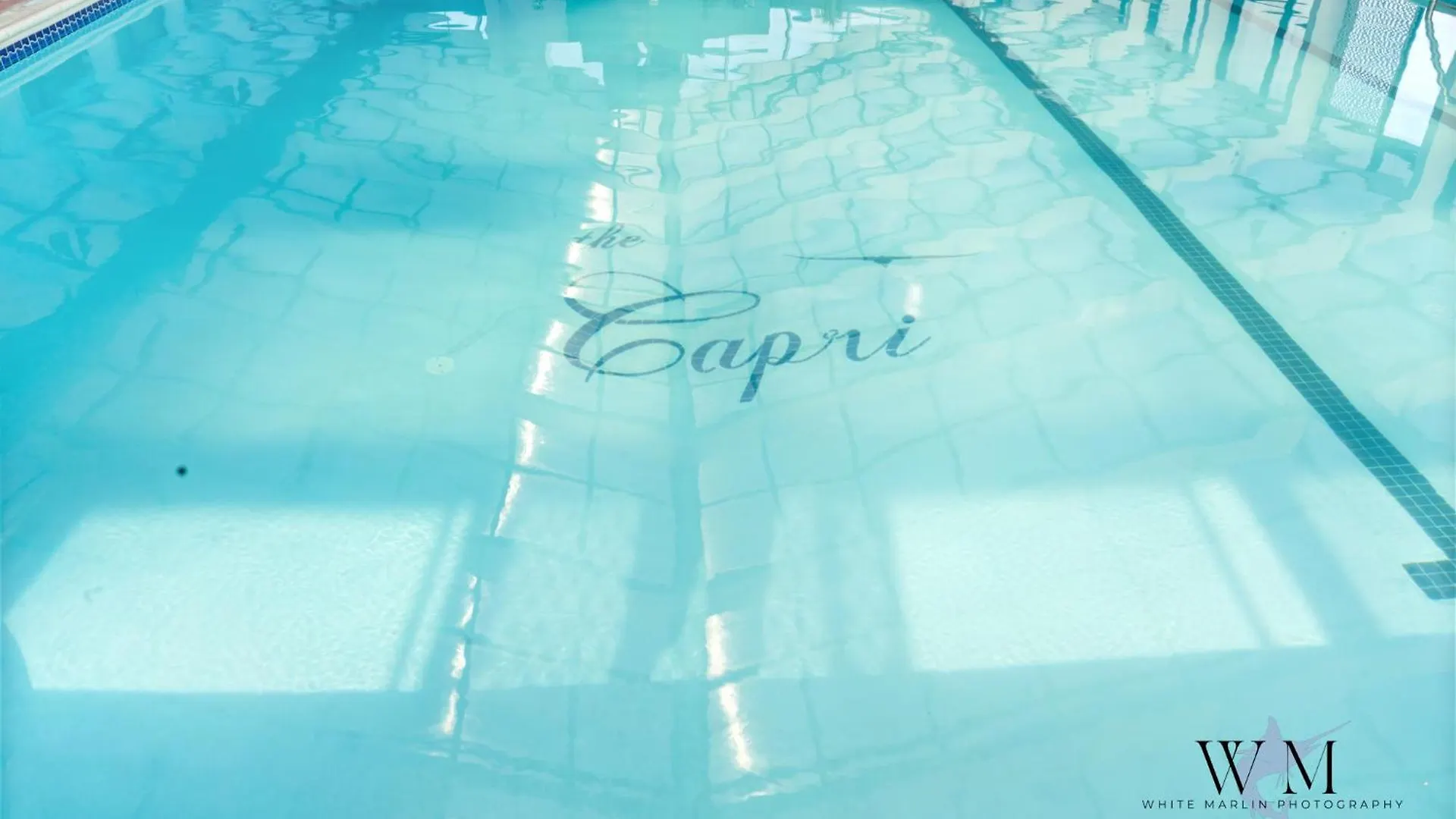 Ocean Front 2 Bedroom Condo At The Capri W Indoor And Outdoor Pool, Tennis Courts, Gym And More! 大洋城